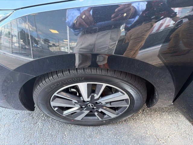Used 2023 Nissan Versa SV FWD image 18