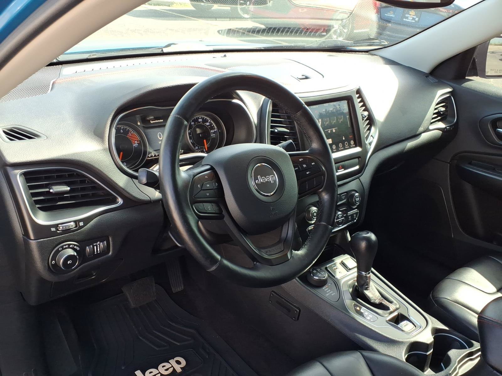 Used 2019 Jeep Cherokee Trailhawk w/ Cold Weather Group AWD/4WD image 5