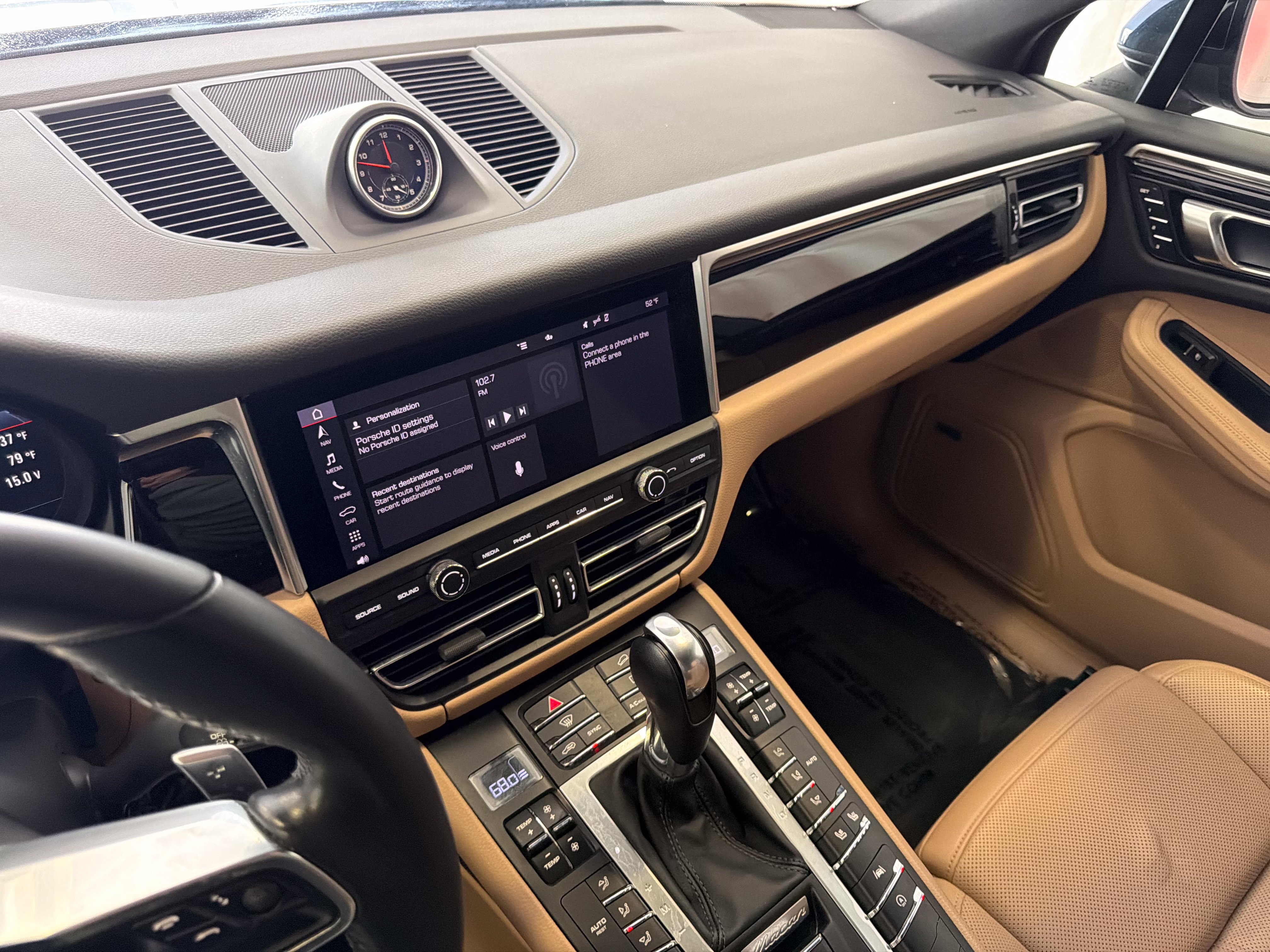 Certified 2021 Porsche Macan AWD/4WD image 18