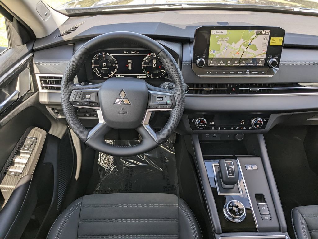 New 2025 Mitsubishi Outlander SE image 17