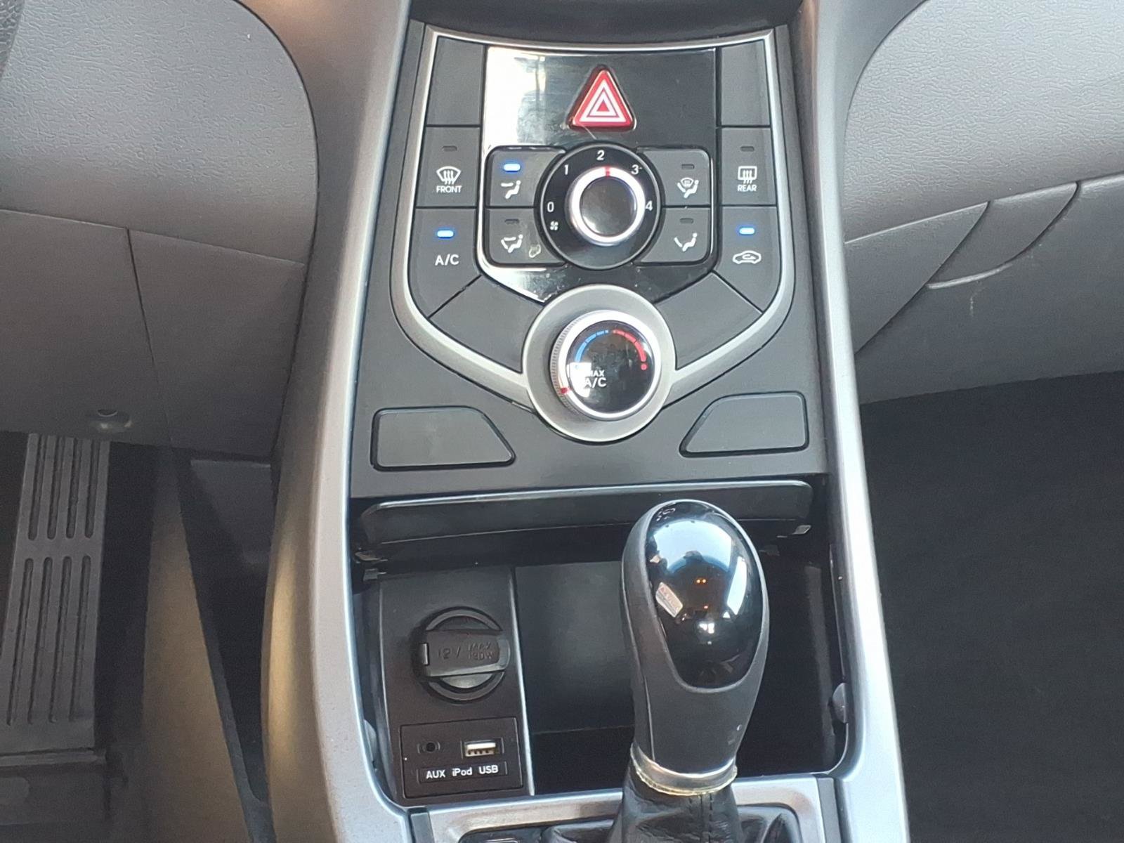 Used 2014 Hyundai Elantra SE FWD image 7