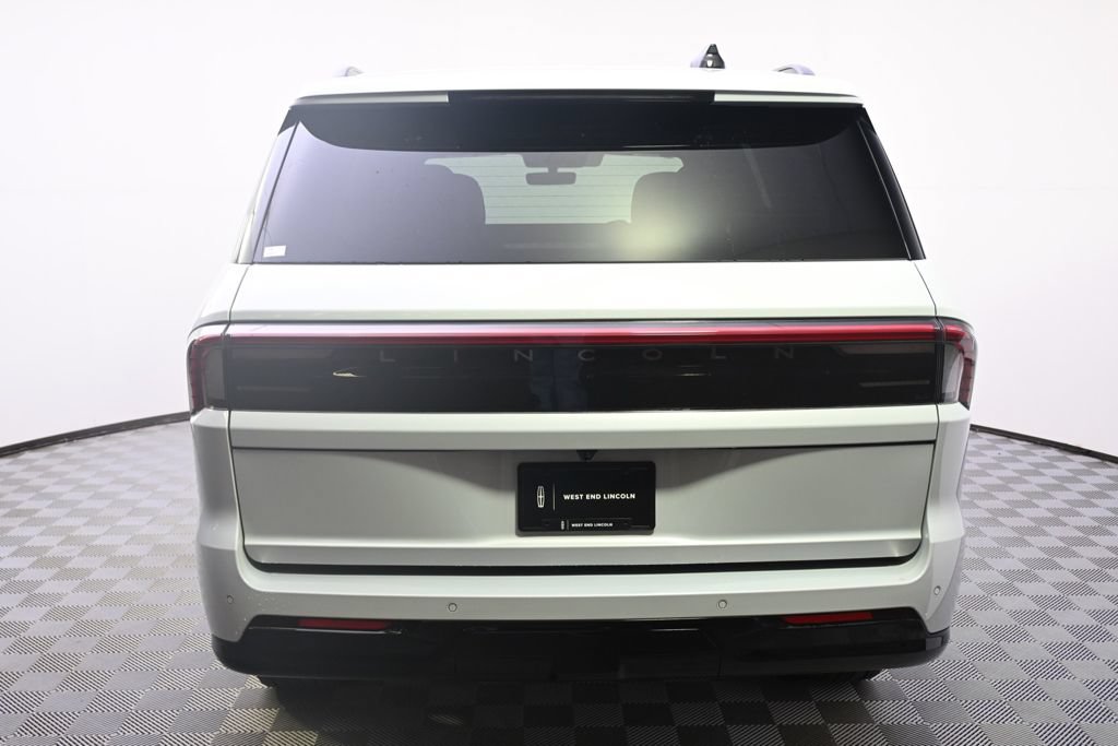 New 2026 Lincoln Navigator Reserve w/ Jet Appearance Package AWD/4WD image 5