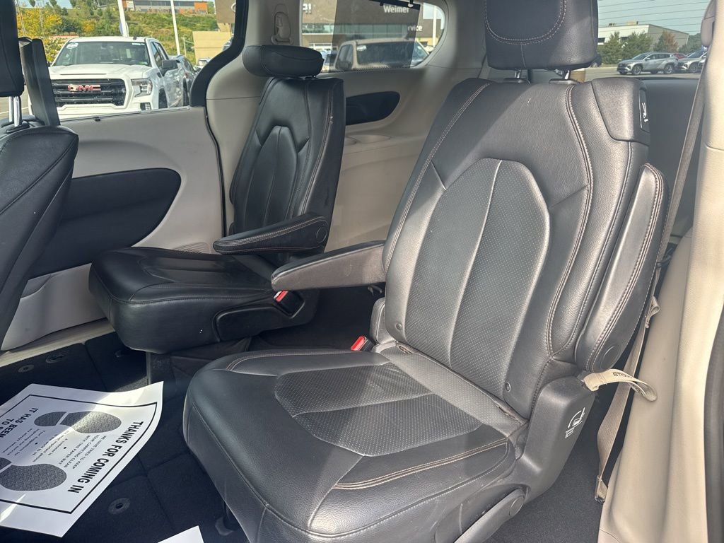Used 2020 Chrysler Pacifica Touring-L Plus image 13