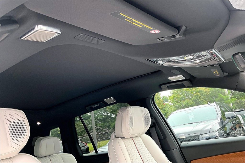 Used 2027 Cadillac Vistiq Luxury w/ LPO, Floor Liner Package AWD/4WD image 28