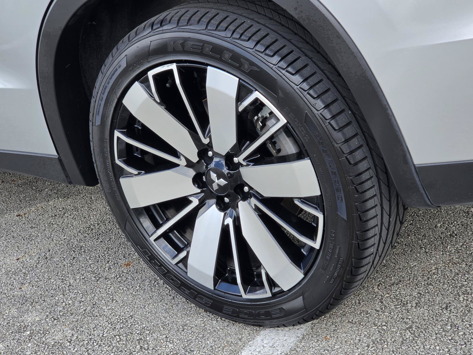 Used 2025 Mitsubishi Outlander SE AWD/4WD image 7