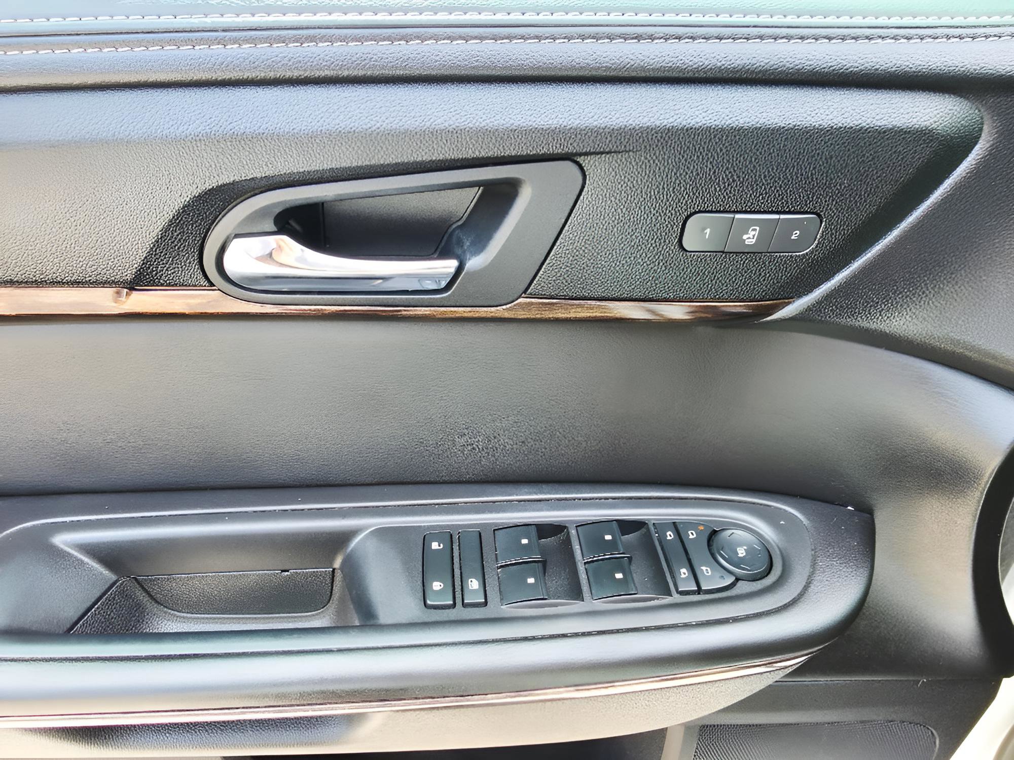 Used 2013 GMC Acadia Denali AWD/4WD image 23