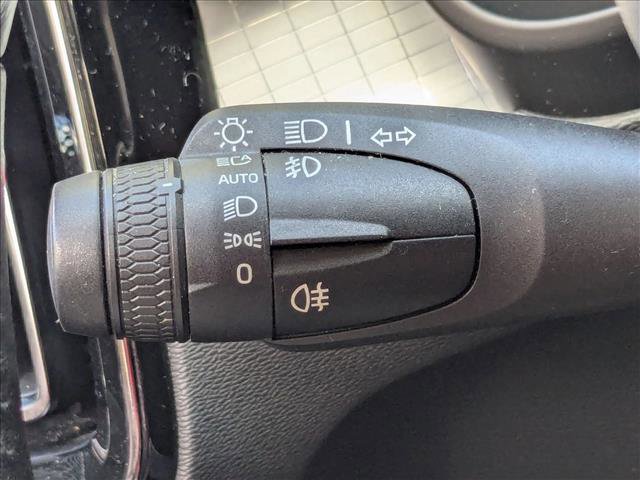 Used 2019 Volvo XC40 T5 Momentum image 16