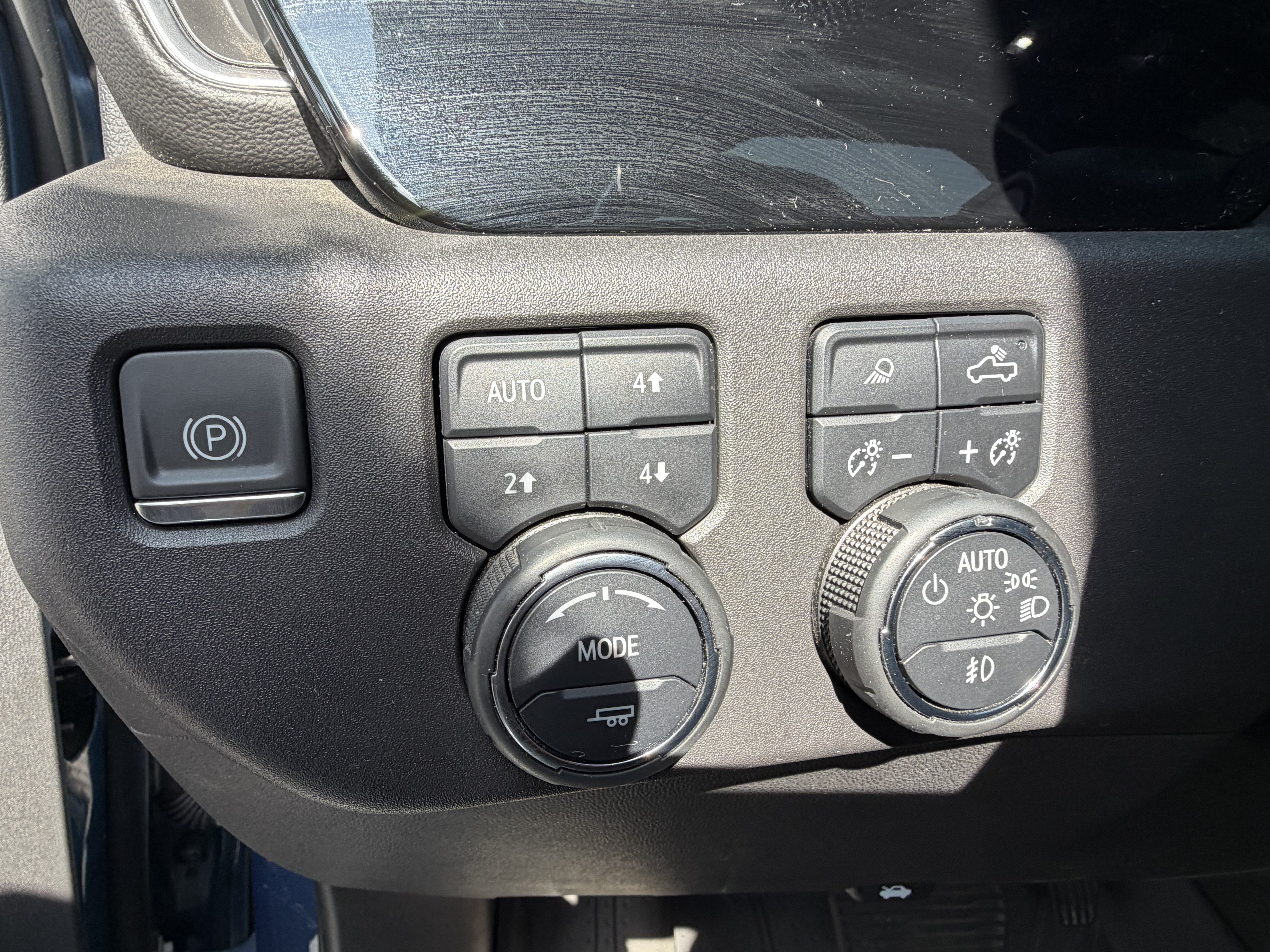 Used 2024 Chevrolet Silverado 1500 High Country w/ Z71 Off-Road Package AWD/4WD image 15