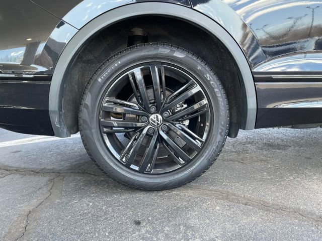 Used 2022 Volkswagen Tiguan SE R-Line AWD/4WD image 36