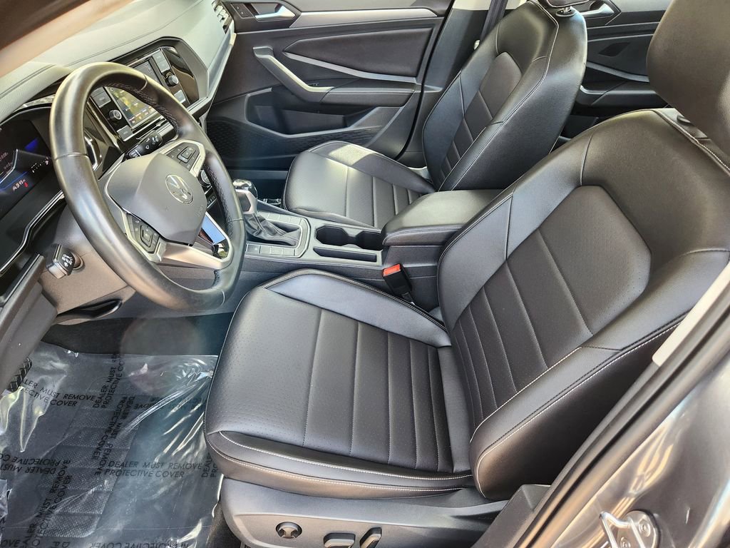 Certified 2023 Volkswagen Jetta SE w/ Panoramic Sunroof Package image 10