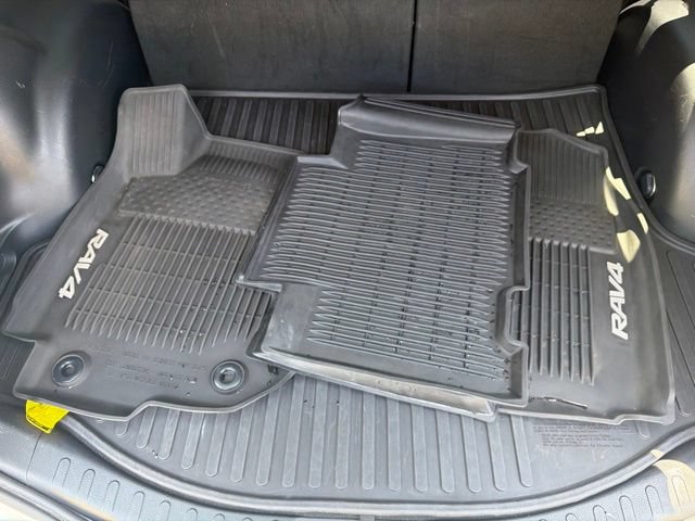 Used 2018 Toyota RAV4 XLE AWD/4WD image 35