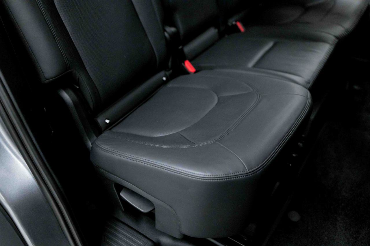 Used 2023 Land Rover Defender 130 SE image 75