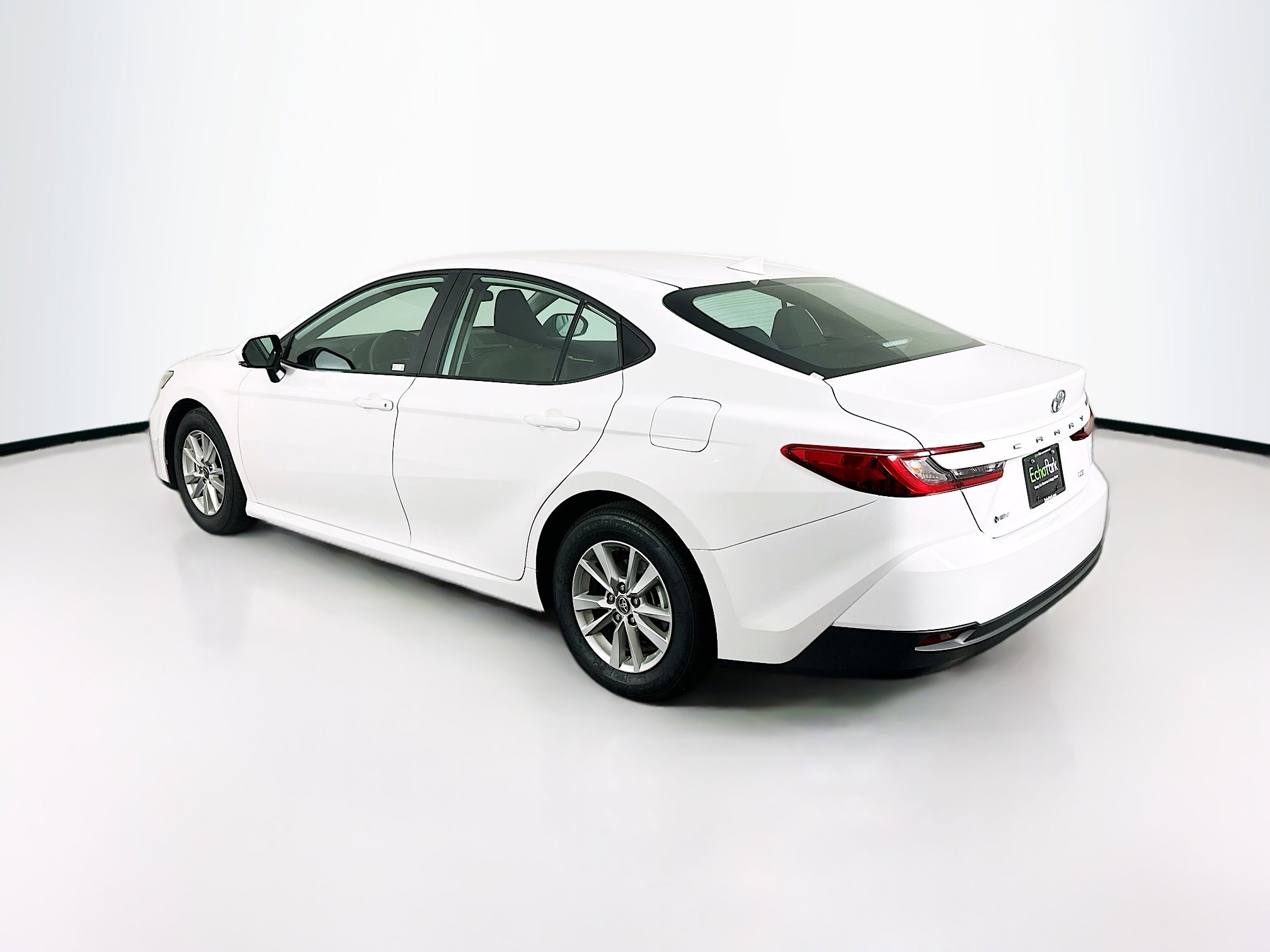 Used 2025 Toyota Camry LE image 5