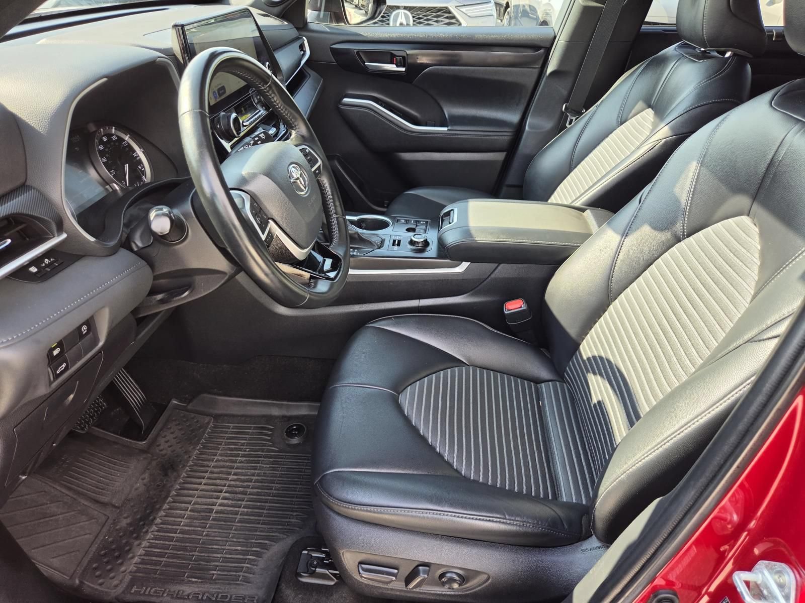 Used 2023 Toyota Highlander XSE AWD/4WD image 18