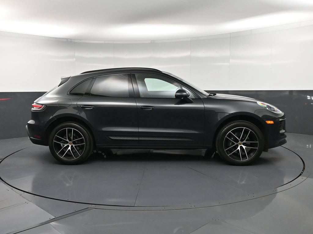 Certified 2026 Porsche Macan AWD/4WD image 9