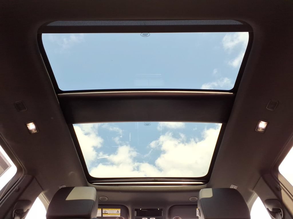 New 2026 Land Rover Range Rover Evoque Hoxton AWD/4WD image 23