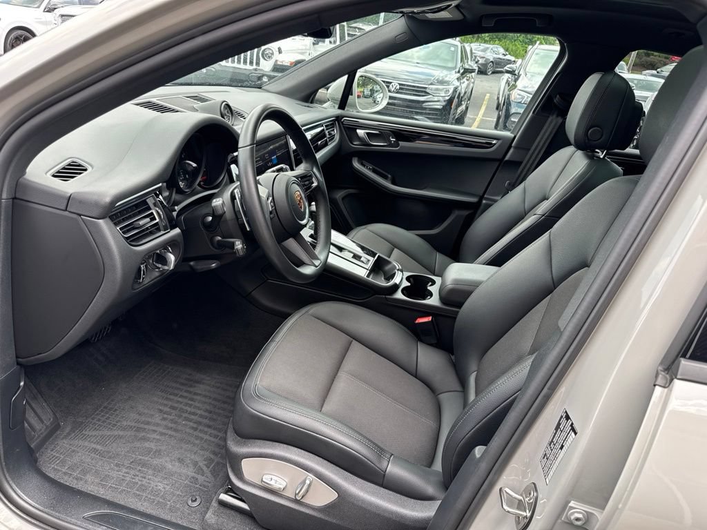 Used 2024 Porsche Macan Turbo AWD/4WD image 28