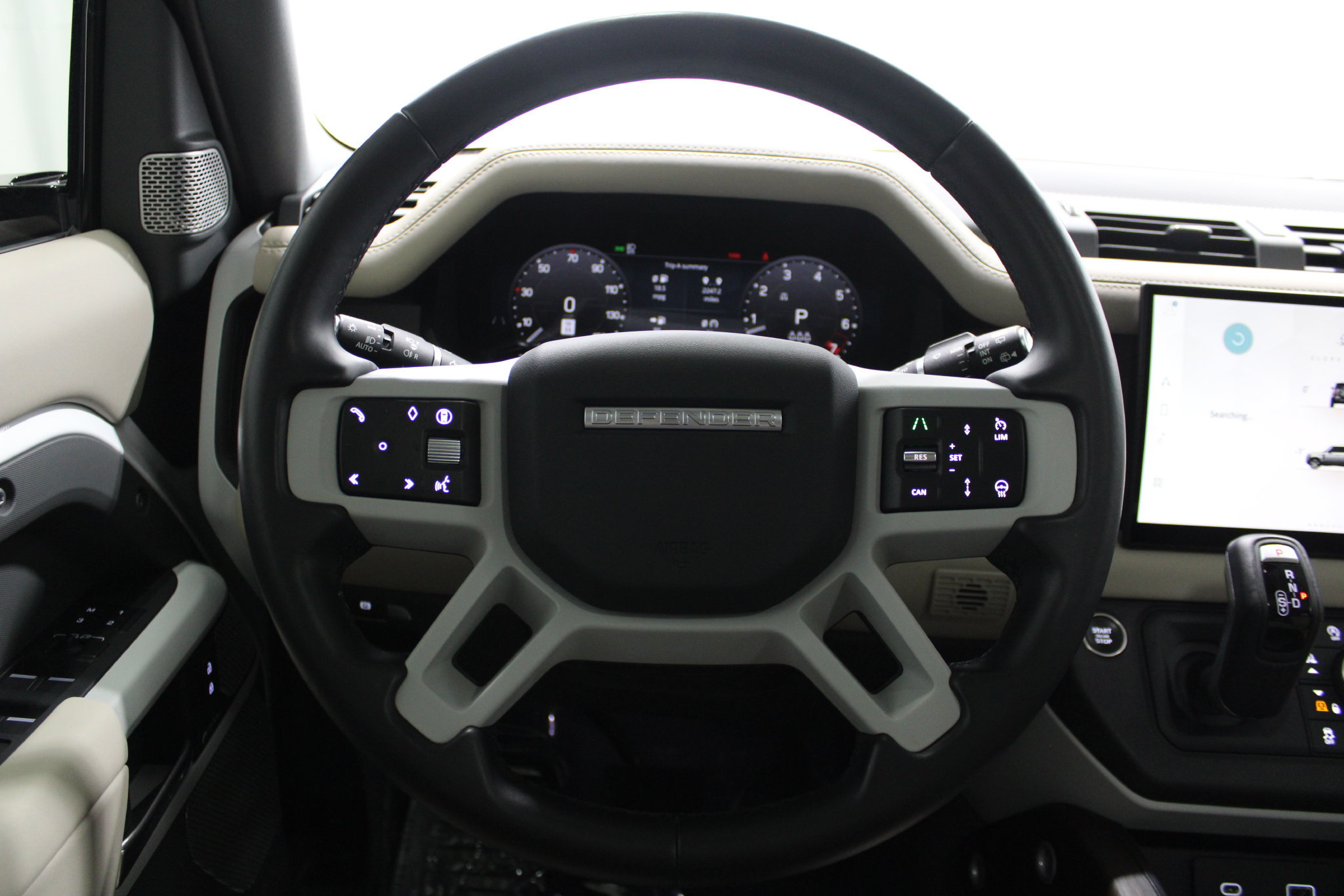 Used 2024 Land Rover Defender 130 X-Dynamic SE AWD/4WD image 31