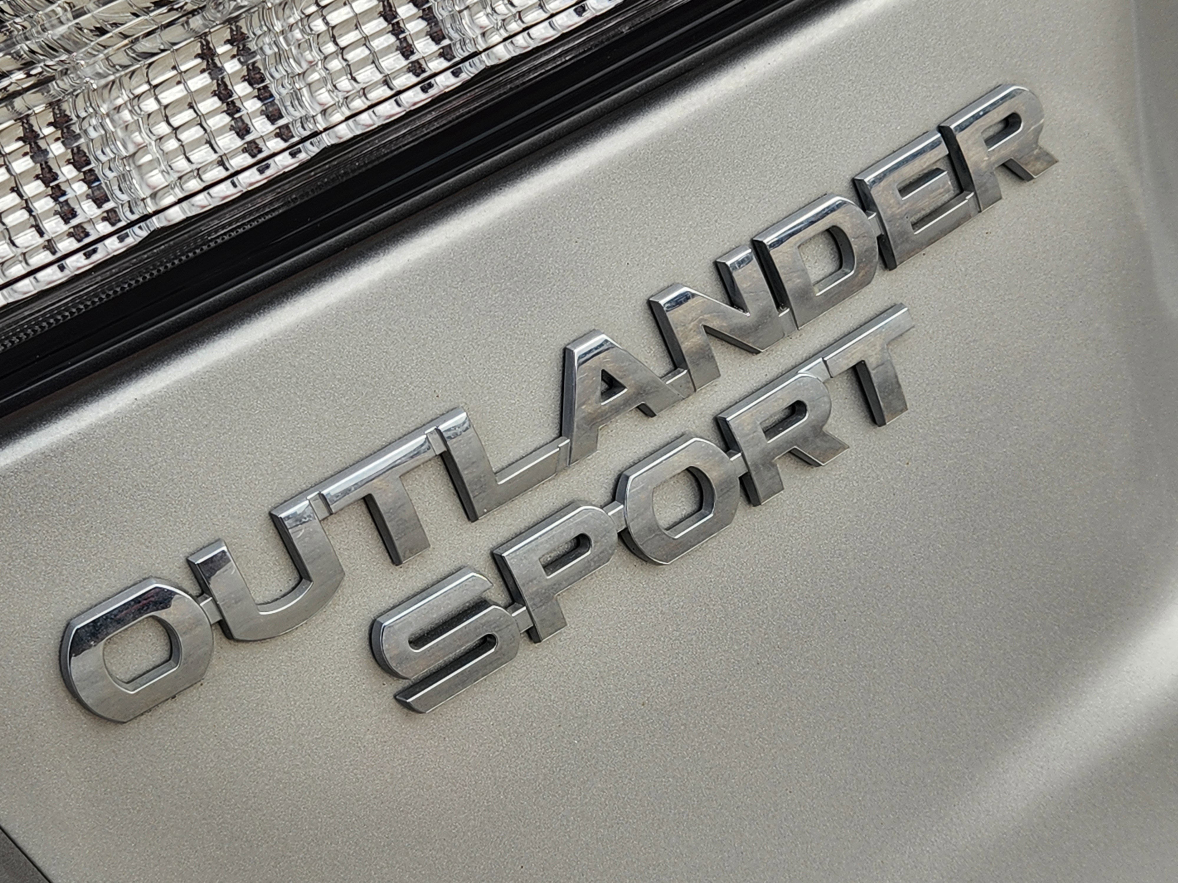 Used 2022 Mitsubishi Outlander Sport ES image 12