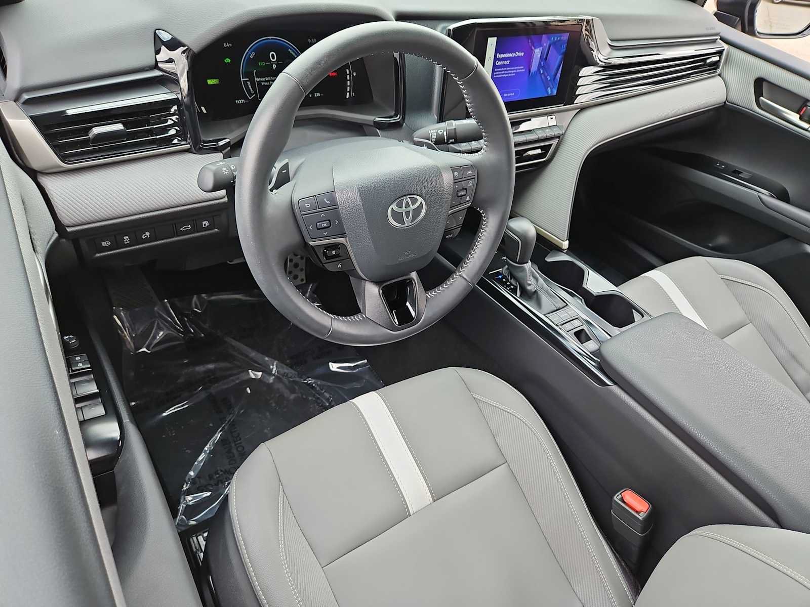 Used 2025 Toyota Camry SE w/ Convenience Package FWD image 10