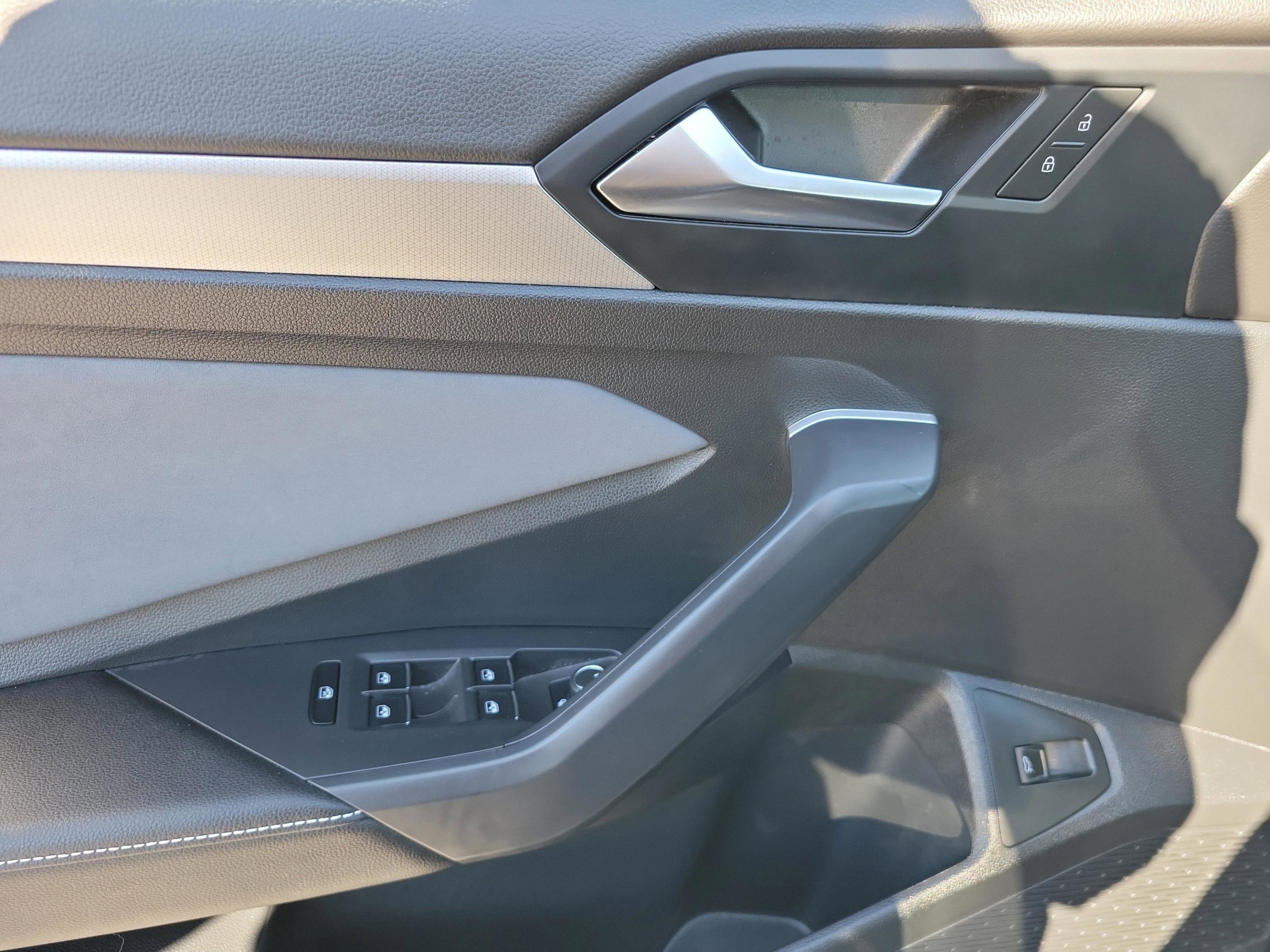 Used 2025 Volkswagen Jetta SE image 17