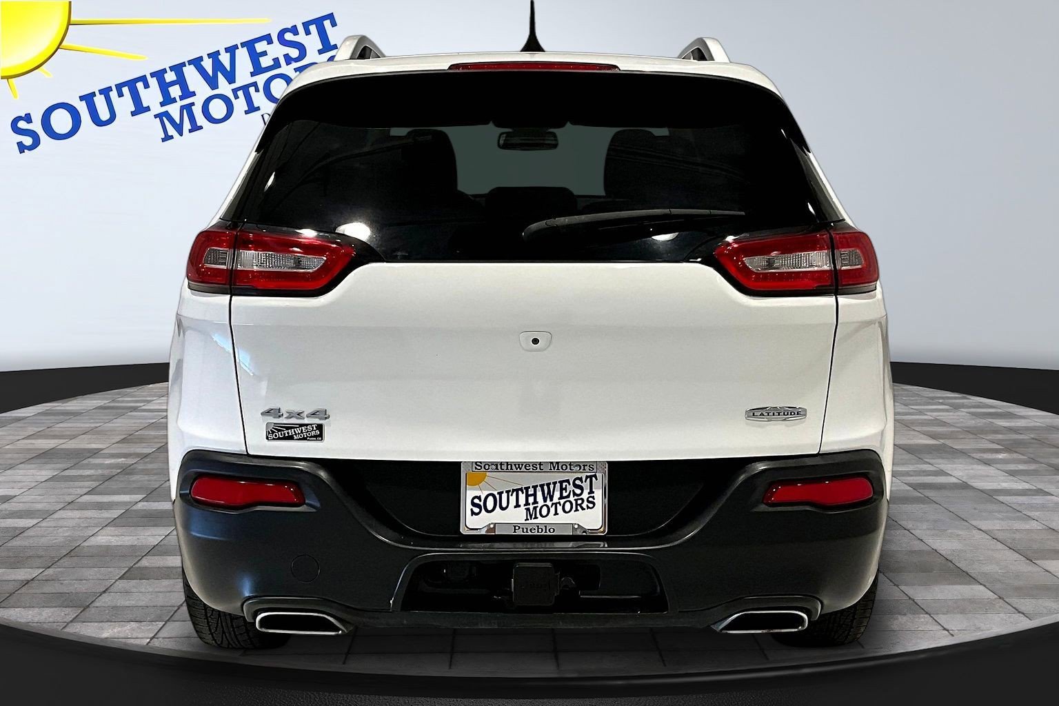 Used 2017 Jeep Cherokee Latitude w/ Cold Weather Group AWD/4WD image 6