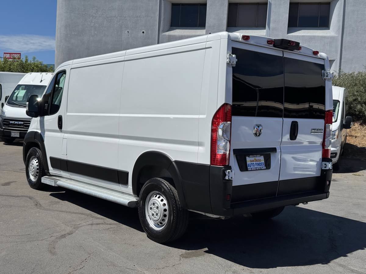 Used 2025 RAM ProMaster 2500 w/ U-Haul Equipment Group FWD image 9