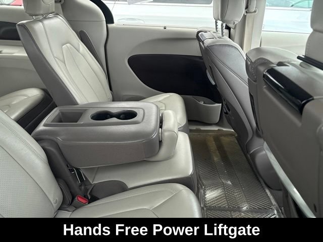 Used 2017 Chrysler Pacifica Touring-L Plus w/ Advanced Safetytec Group FWD image 8