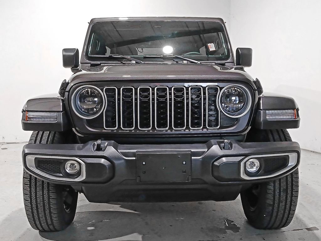 Used 2025 Jeep Wrangler Unlimited Sahara image 2
