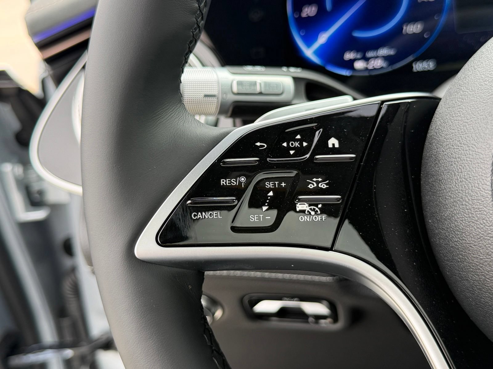 New 2026 Mercedes-Benz EQS 550 4MATIC SUV image 22