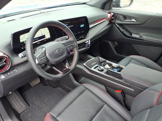 Used 2025 Chevrolet Equinox RS w/ Convenience Package III AWD/4WD image 2