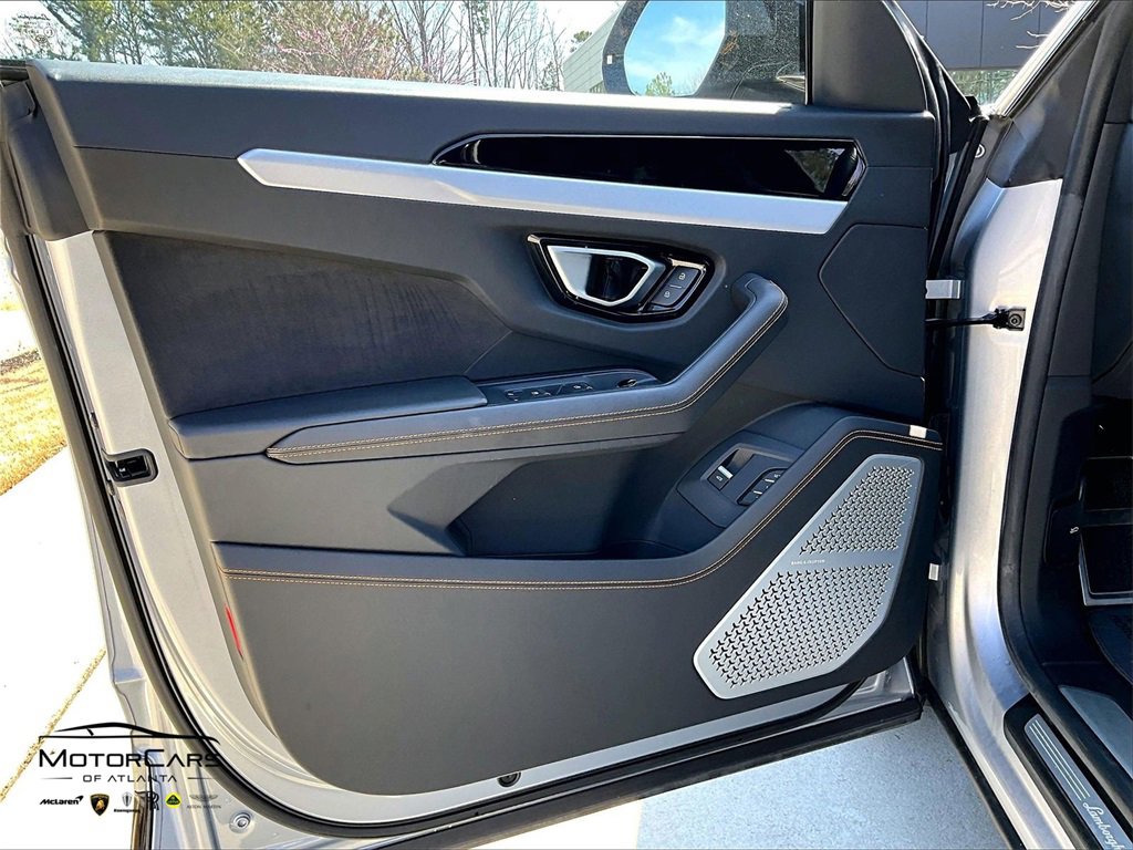 Used 2020 Lamborghini Urus image 16