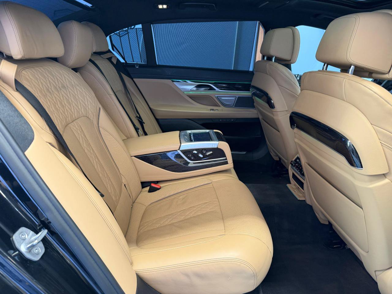 Used 2022 BMW 750i xDrive w/ Luxury Rear Seating Package AWD/4WD image 29