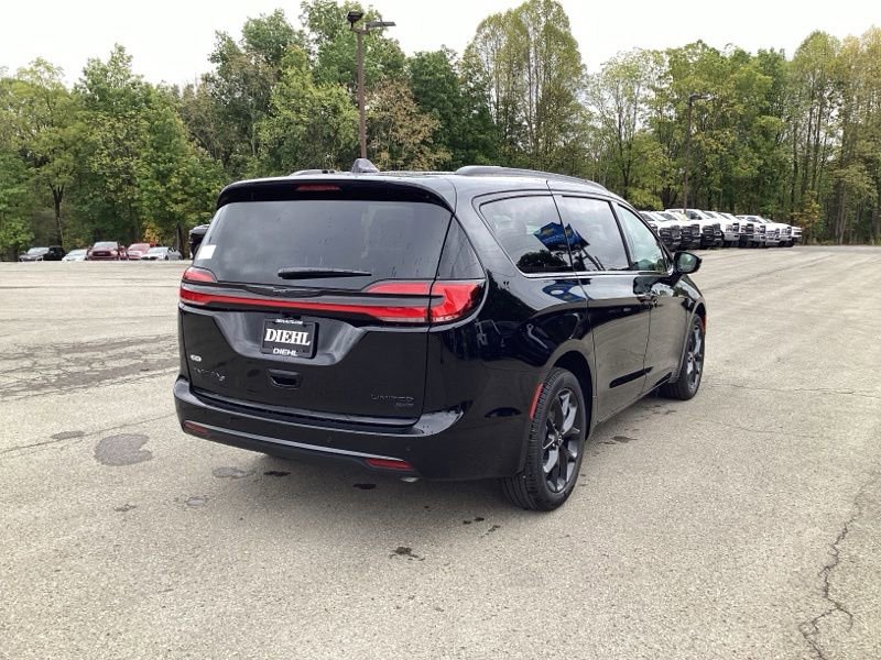 New 2026 Chrysler Pacifica Limited w/ S Appearance Package AWD/4WD image 7