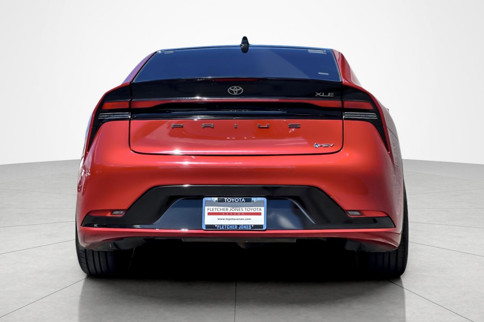 Used 2024 Toyota Prius XLE FWD image 4