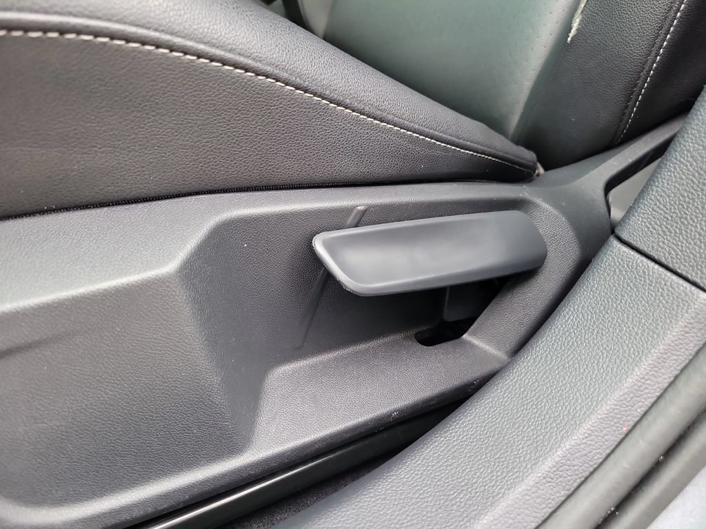Used 2019 Volkswagen Jetta SE w/ Cold Weather Package FWD image 18
