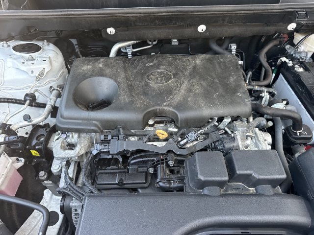 Used 2025 Toyota RAV4 XLE FWD image 33