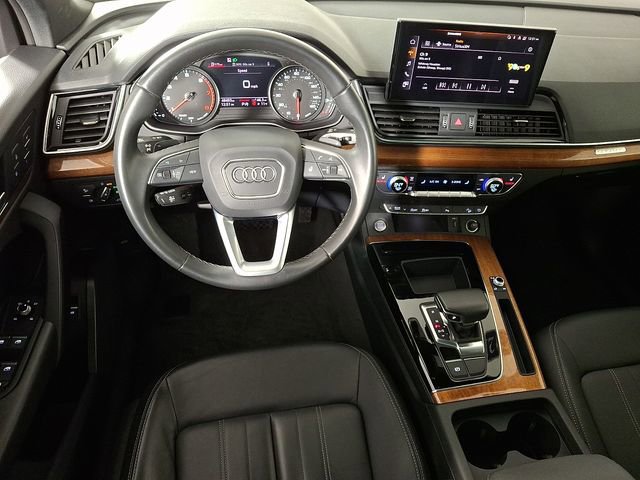 Used 2023 Audi Q5 2.0T Premium w/ Convenience Package image 2