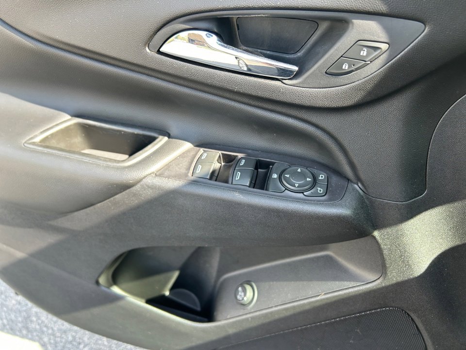 Used 2020 Chevrolet Equinox LT FWD image 32