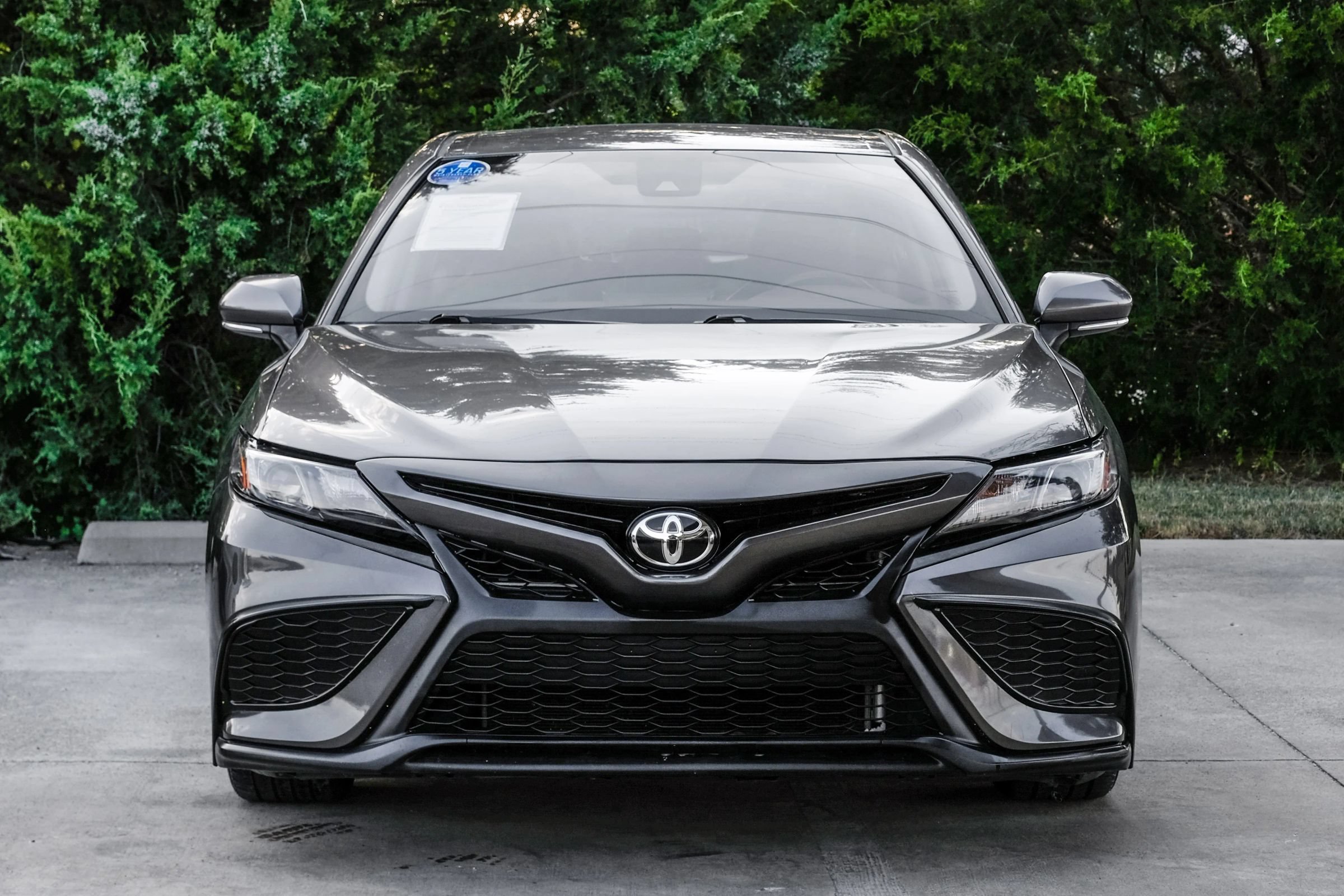 Used 2022 Toyota Camry SE w/ Convenience Package FWD image 5