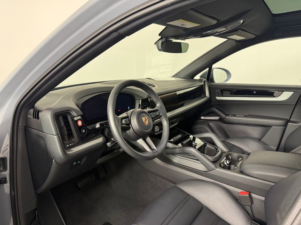 Certified 2025 Porsche Cayenne Coupe image 4