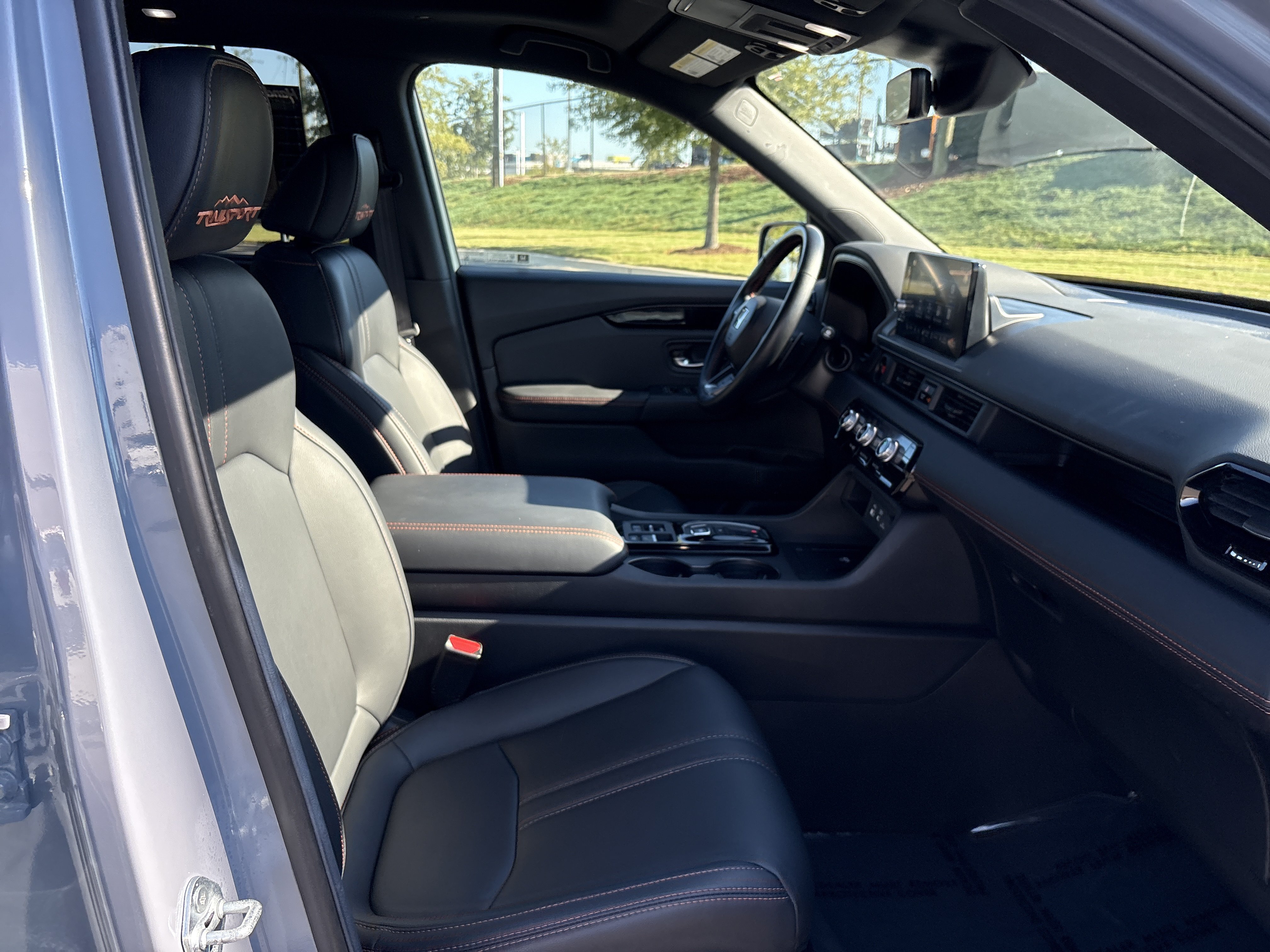 Used 2025 Honda Pilot TrailSport image 26