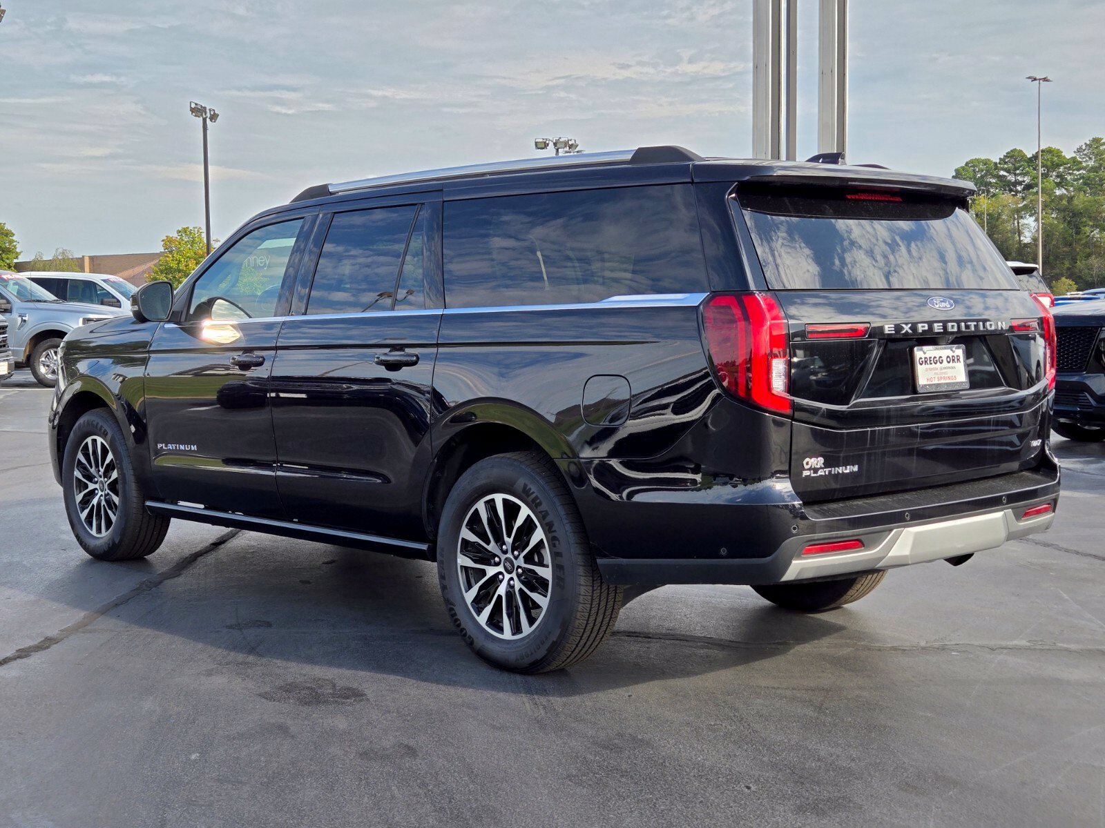 Used 2025 Ford Expedition Max Platinum AWD/4WD image 3
