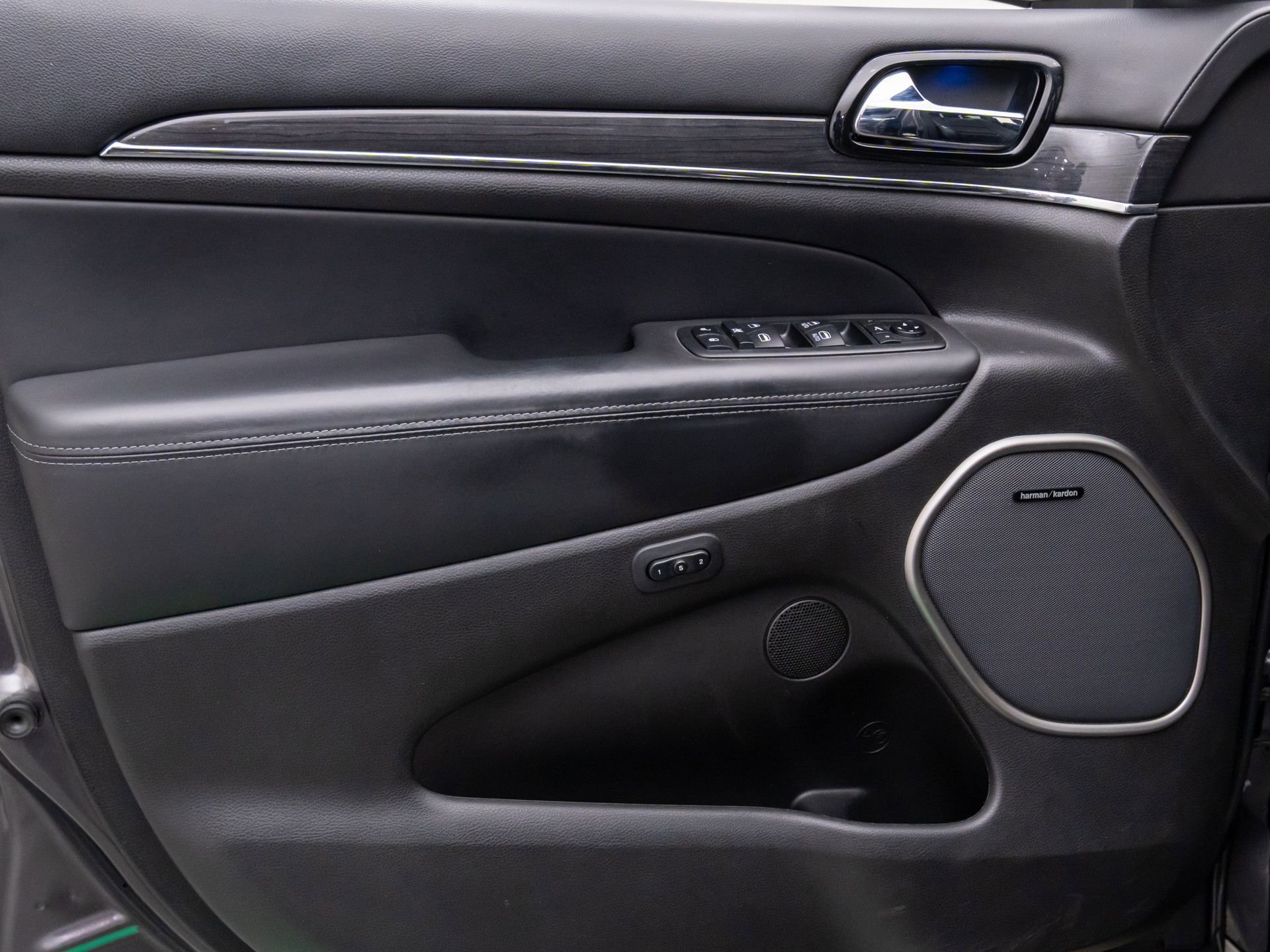 Used 2020 Jeep Grand Cherokee Overland image 14