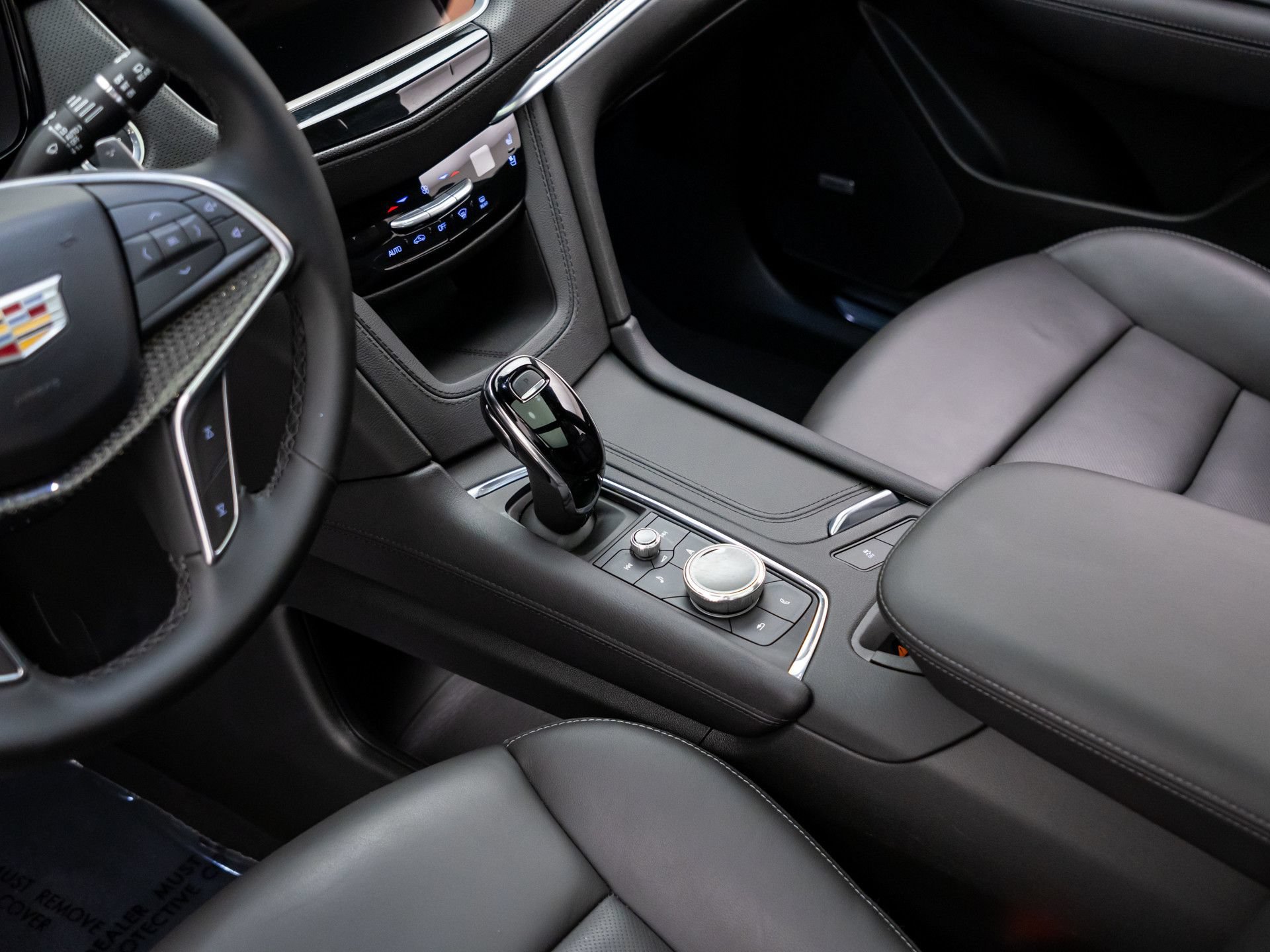 Certified 2026 Cadillac XT5 Sportv w/ LPO, Floor Liner Package AWD/4WD image 10