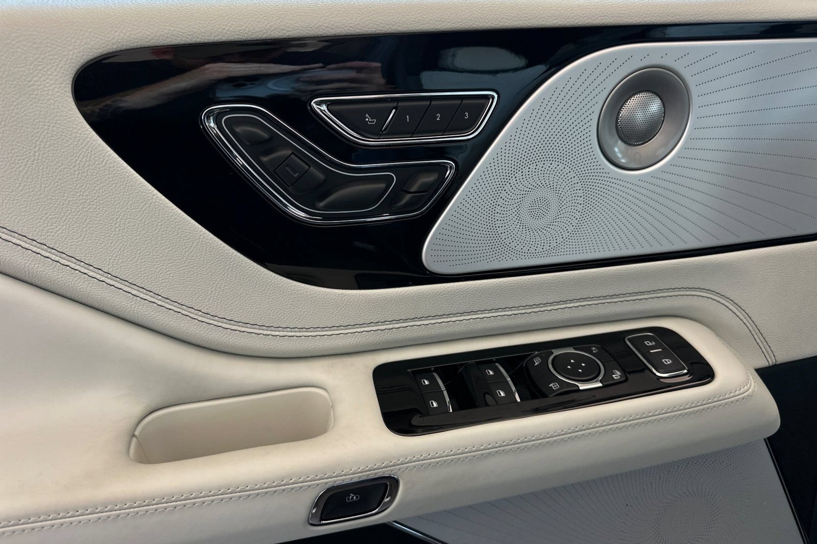 New 2026 Lincoln Aviator Black Label w/ Black Label Special Edition AWD/4WD image 10