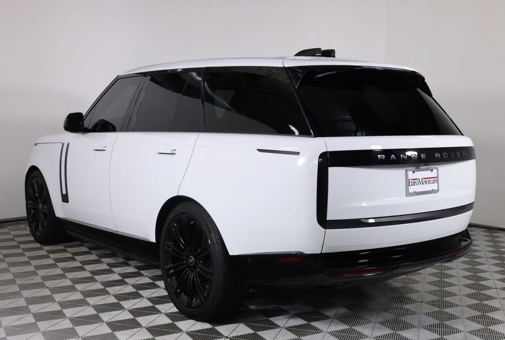 Used 2025 Land Rover Range Rover SE AWD/4WD image 4