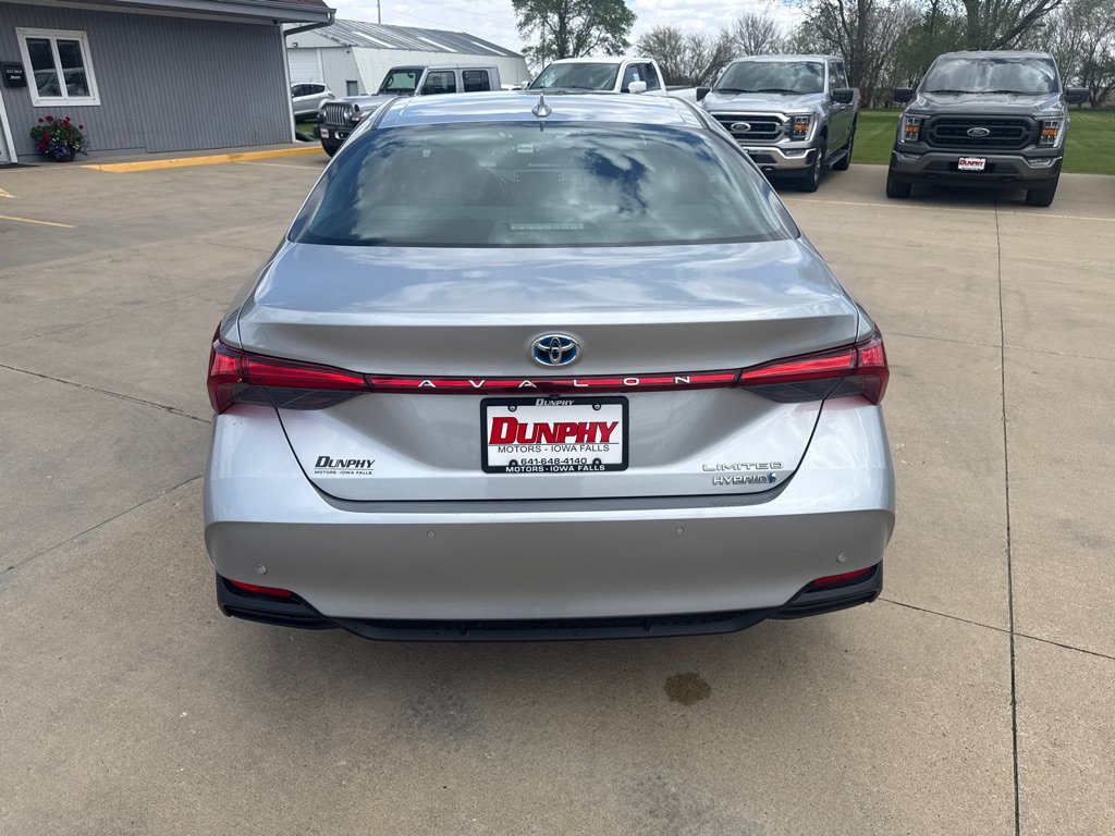 Used 2021 Toyota Avalon Limited w/ Advanced Safety Package FWD image 4