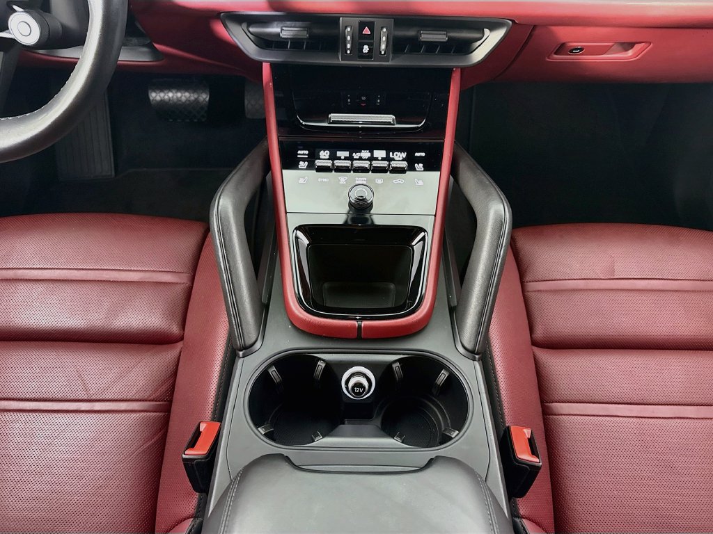 Certified 2024 Porsche Cayenne Coupe AWD/4WD image 16