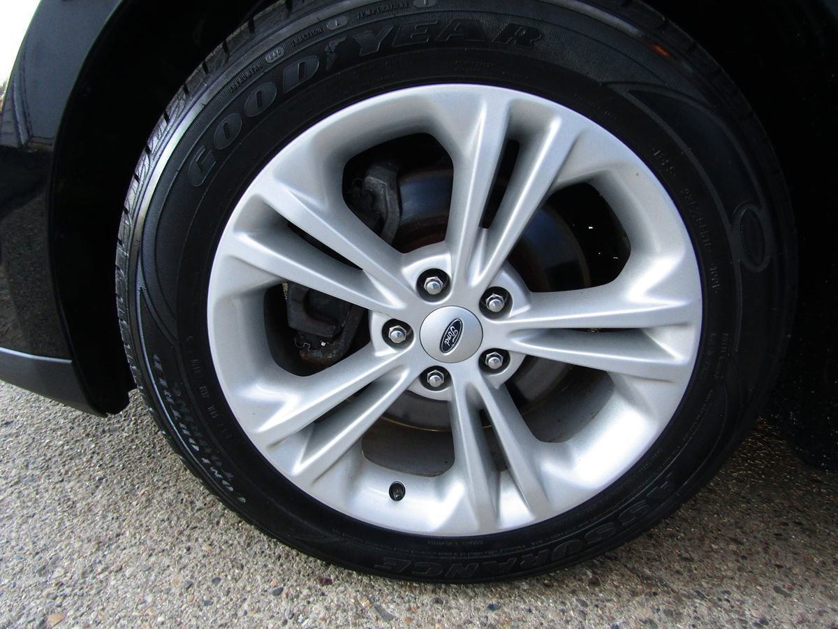Used 2017 Ford Taurus SEL FWD image 40